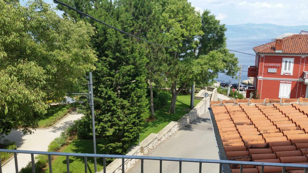 Apartment Palazzo Sare Vrbnik  Exterior foto